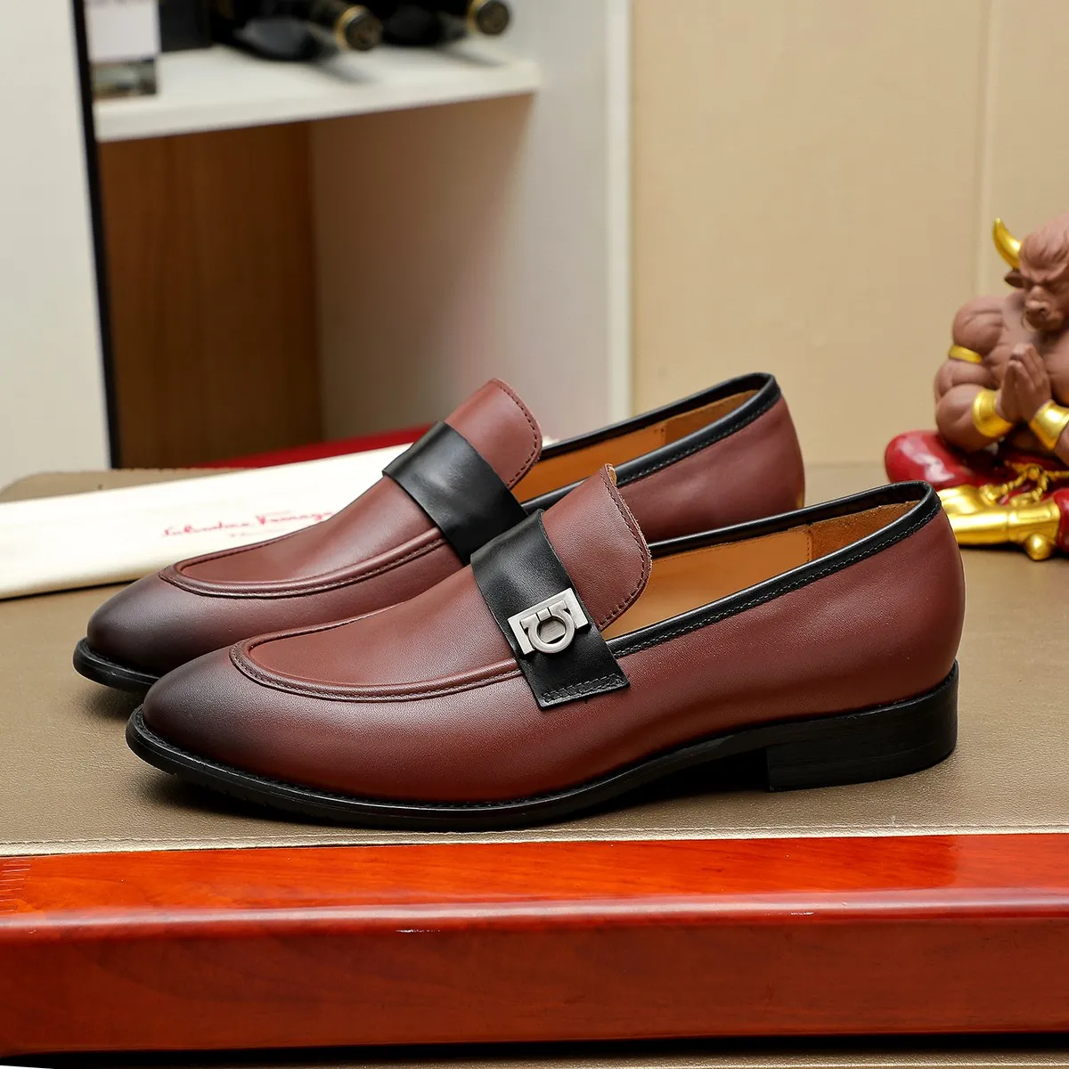 Men's shoes 💰460 Ferragamo [Ferragamo] top imported suit men's shoes 💯Original copy of the official website, product materials: selected imported embossed calfskin + luxury hardware buckle accessories ~ imported water-dyed cow 🐂 leather lining. Strong three-dimensional visual effect, original combination outsole, multiple colors available😘 Size: 39-44 (38.45.46. Customized)